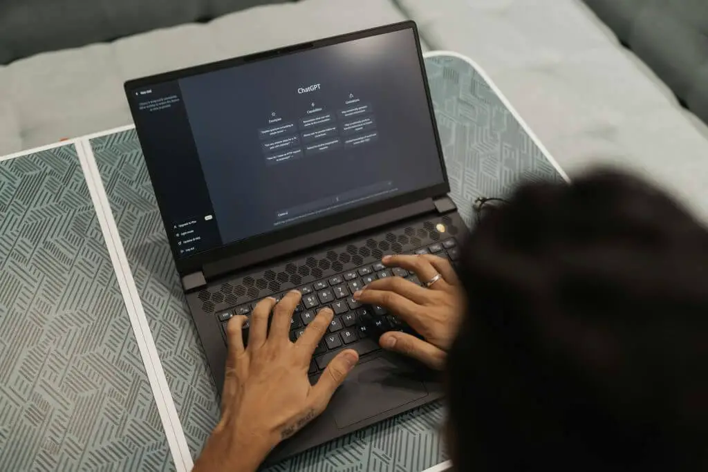 AI chatbots and virtual assistants enhancing e-commerce customer service with personalized interactions and real-time support
